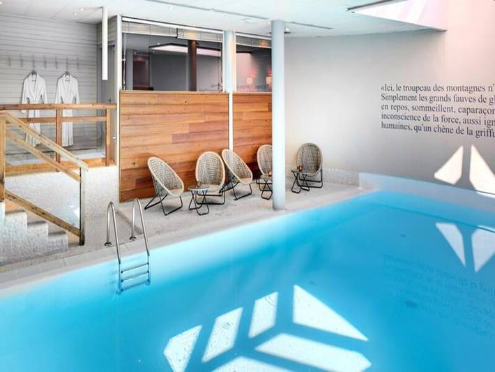 Chalet voor 2 personen, met zwembad en sauna, kindvriendelijk in Huez