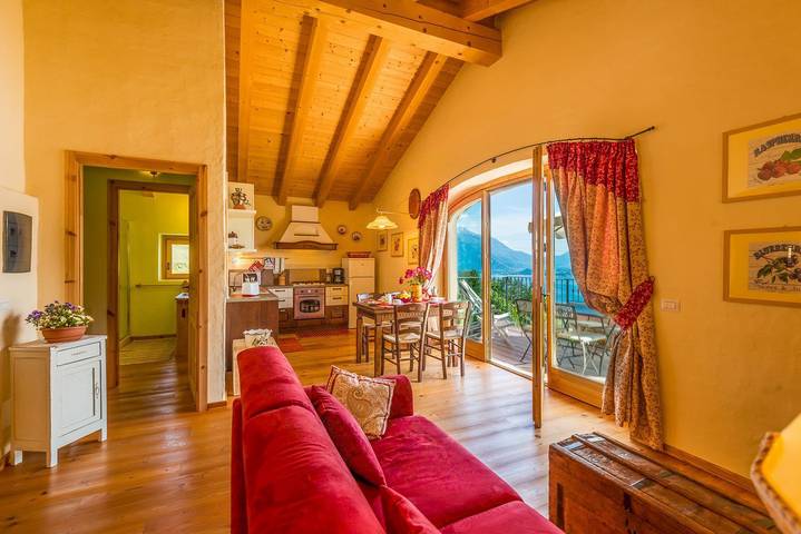 Apartamento entero, Apartamento de vacaciones para 2 personas con vistas al lago in Municipio de Stazzona, Lago de Como
