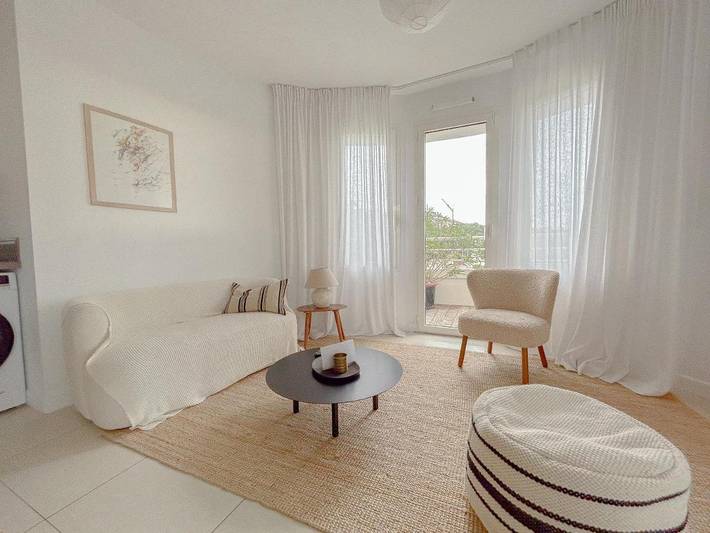 Appartement de vacances pour 4 personnes, avec piscine ainsi que vue et jardin