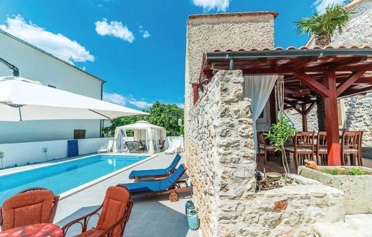 Villa pour 8 personnes, avec piscine ainsi que jardin et terrasse à Jezera - 2