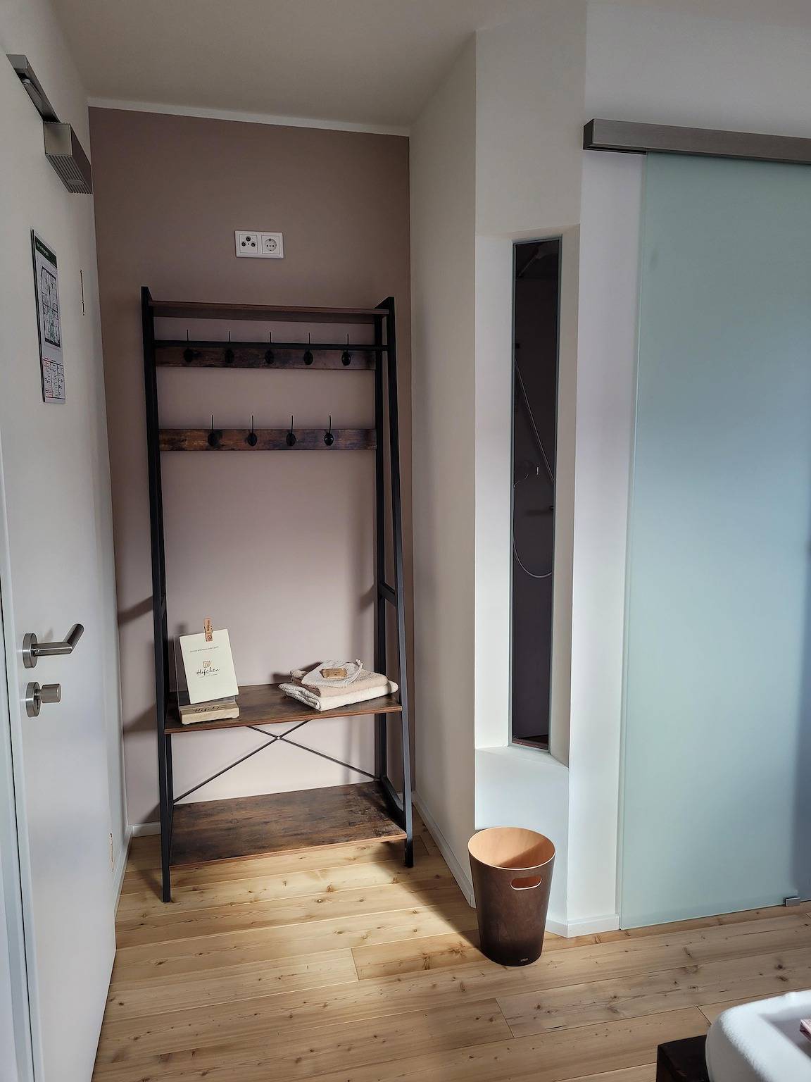 "Zimmer zum Hof" Doppelzimmer, Dusche, Wc in Stadecken-Elsheim, Landkreis Mainz-Bingen