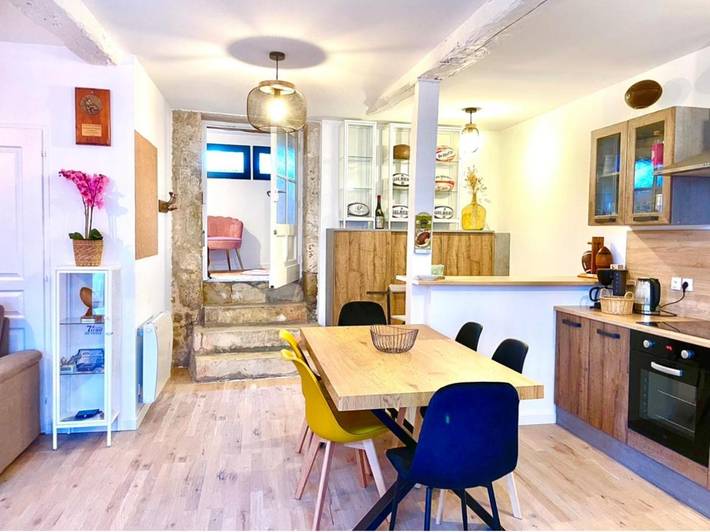 Location de vacances pour 6 personnes, avec jardin à Biras - 2