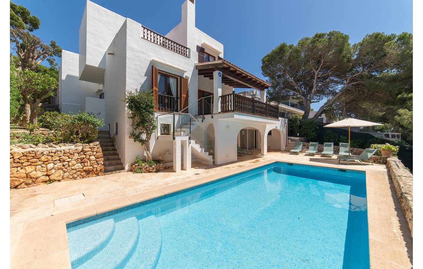 Sea View Apartment with Pool and Terrace, 2km from Cala Mitjana in Cala d'Or, Santanyí