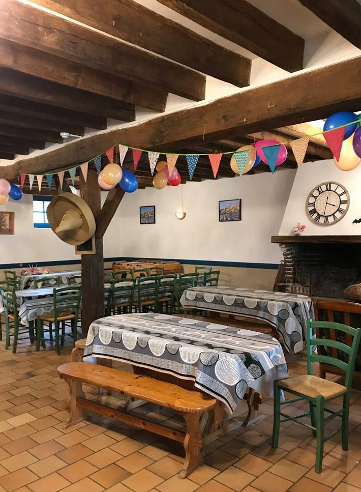 Gîte pour 36 personnes, avec terrasse dans Indre - 3