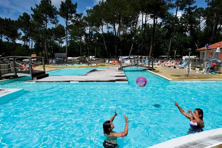 Mobil home pour 6 personnes, avec terrasse et piscine à Azur - 2