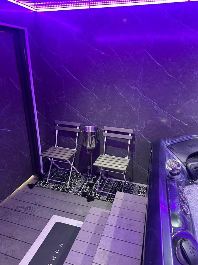 Location de vacances pour 4 personnes, avec terrasse et jacuzzi, animaux acceptés à Manchester - 3