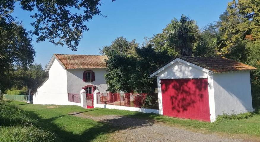 Chambre d’hôte pour 2 personnes, avec Terrasse et Jardin ainsi que Piscine et Vue dans les Hautes-Pyrénées