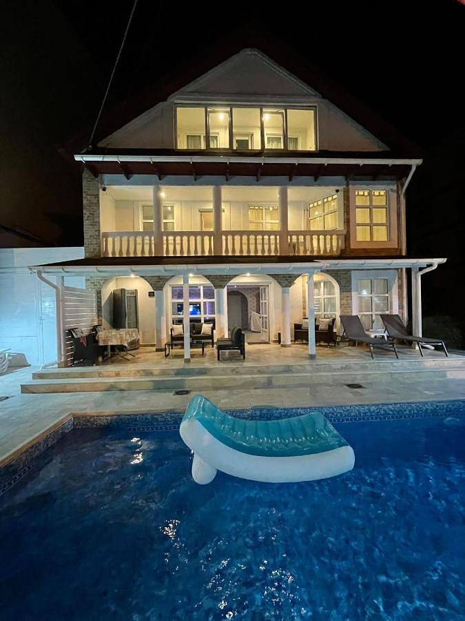 Villa pour 9 personnes, avec jardin ainsi que piscine et vue, animaux acceptés en Roumanie - 3