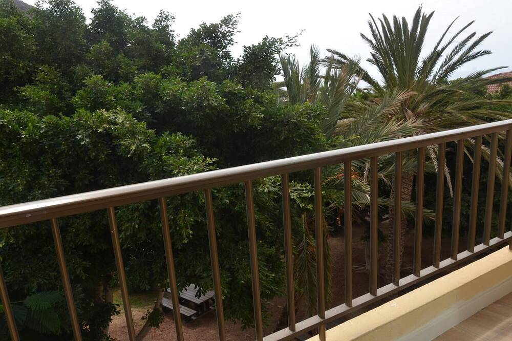 Entire apartment, Apt. El Molino 2B - One Bedroom Apartment, Sleeps 2 in La Calera, Valle Gran Rey