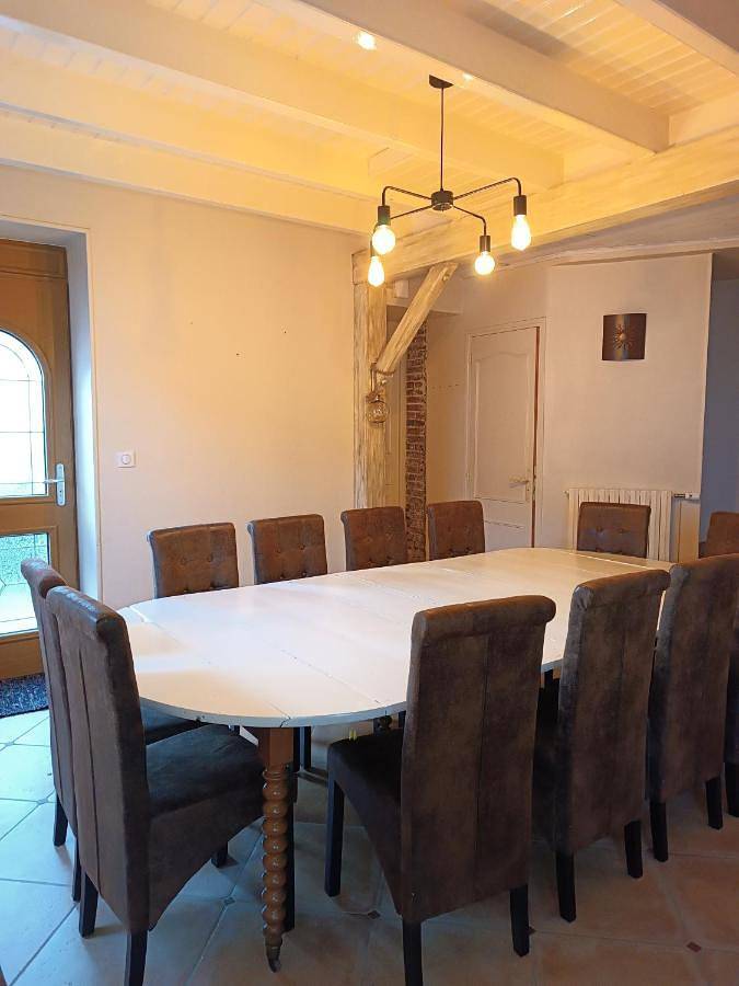 Location de vacances pour 14 personnes, avec terrasse ainsi que jardin et vue à Pouzauges - 3