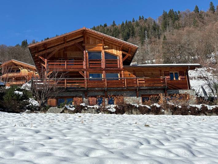Chalet pour 8 personnes, avec sauna ainsi que jardin et vue sur le lac, animaux acceptés à Sallanches