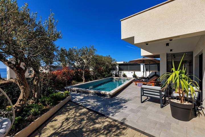 Villa Festina Lente in Makarska, heated pool in Makarska, Makarska Riviera