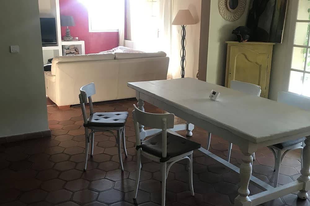 Charmante Villa au Calme Avec Jardin Arboré in Le Val, Brignoles Region