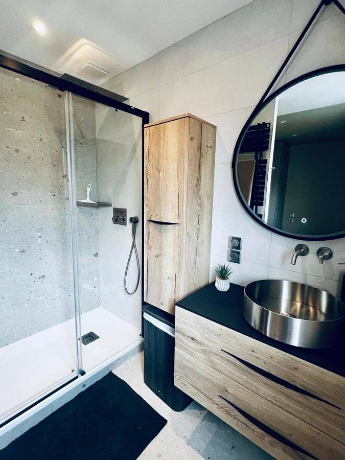 Appartement entier, Appartement design et cozy à port cergy in Cergy, Val-d'Oise