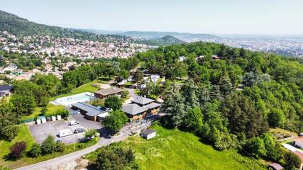Gîte pour 4 personnes, avec terrasse et piscine à Ceyrat