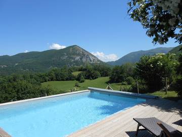 Gîte pour 15 personnes, avec jardin ainsi que piscine et terrasse, animaux acceptés dans les Hautes-Pyrénées