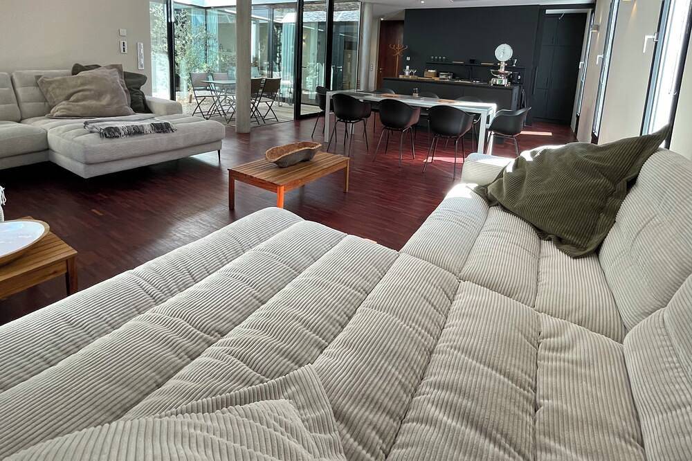Lässig-luxuriös, waldnah: 180 qm Atriumwohnung in Topvillengegend in Würzburg, Fränkisches Weinland