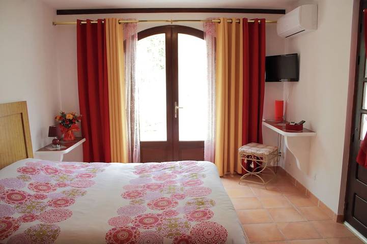 Gîte pour 4 personnes, avec terrasse ainsi que piscine et jardin à Venzolasca - 3