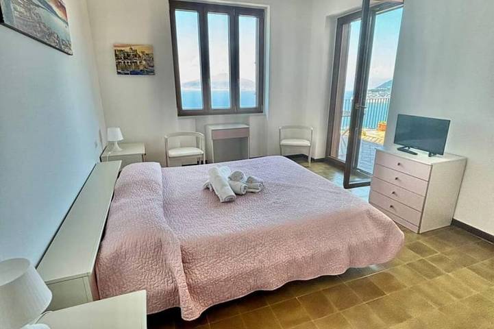 Belvedere, panoramic house with sea view in Sorrento, Naples Province