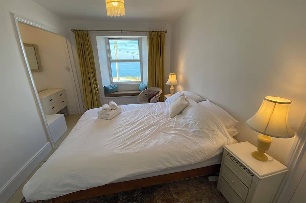 Breathtaking sea views, parking, beaches... your ideal home away from home. in Newlyn, Cornwall