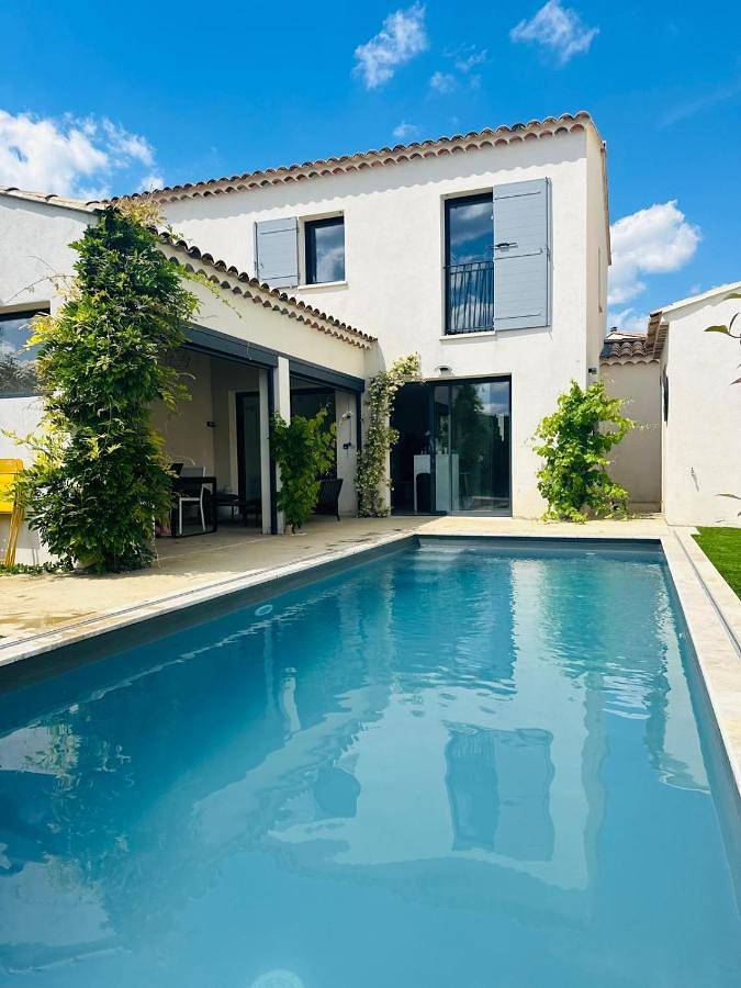 Holiday rental for 9 people, with lake view and garden as well as pool and view in Vaucluse
