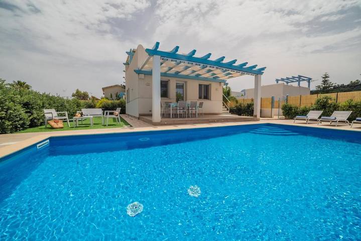 Villa con piscina per 4 persone, con Terrazza e Giardino nonché Piscina e Panorama a Campofelice di Roccella