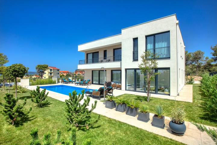 Villa pour 8 personnes, avec Balcon/Terrasse et Terrasse à Brodarica