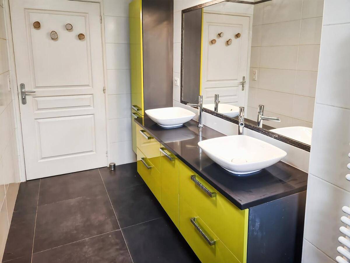Five-Bedroom House in Omps, Région d'Aurillac
