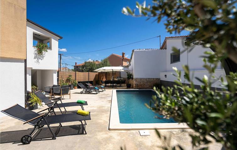 Appartement de vacances entier, Appartement moderne de 70 m² avec terrasse et piscine près de la pizzeria Capri in Tar (Croatia), Tar-Vabriga