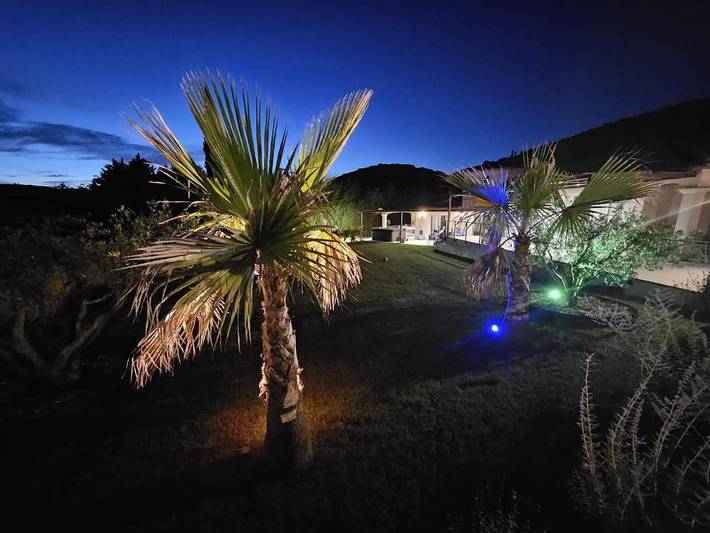 Location de vacances pour 10 personnes, avec terrasse ainsi que jacuzzi et piscine à Saint-Martin-de-Valgalgues - 3