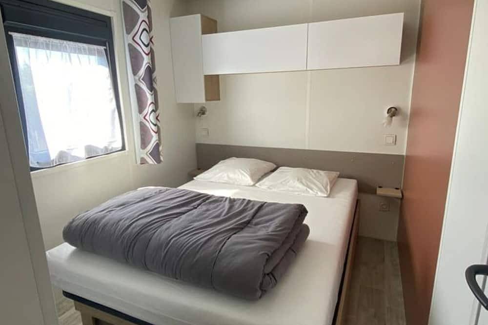 Mobile Home with Terrace in Guégon in Guégon, Pontivy region