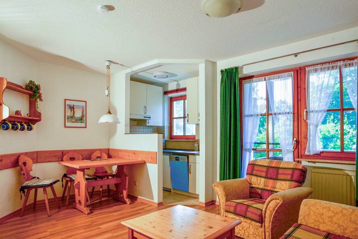 Ferienwohnung für 4 Personen, mit Sauna und Garten sowie Balkon in Chieming