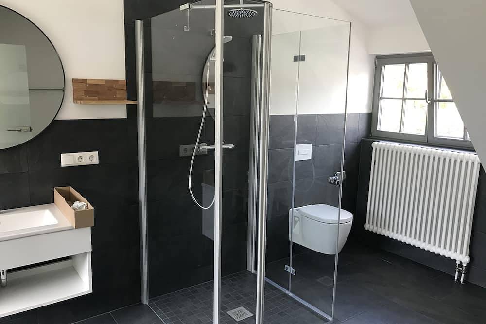 Ganze Wohnung, Sonnige und gemütliche Dachgeschoß Wohnung mit Blick ins Grüne in Lausnitz, Saaleland