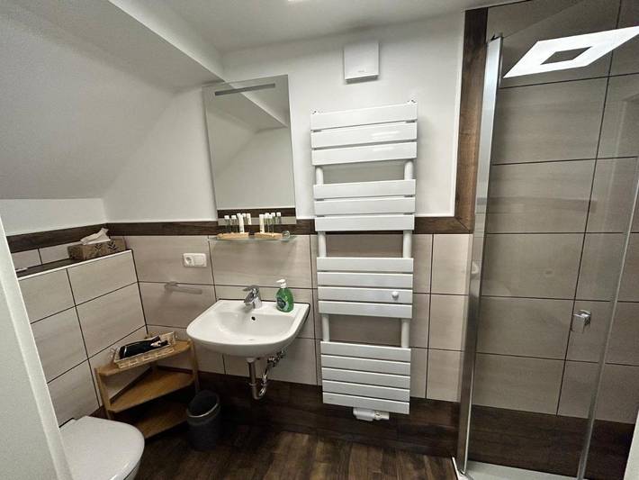 Hotel für 2 Personen, mit Balkon und Terrasse sowie Garten und Seeblick an der Bleilochtalsperre - 4