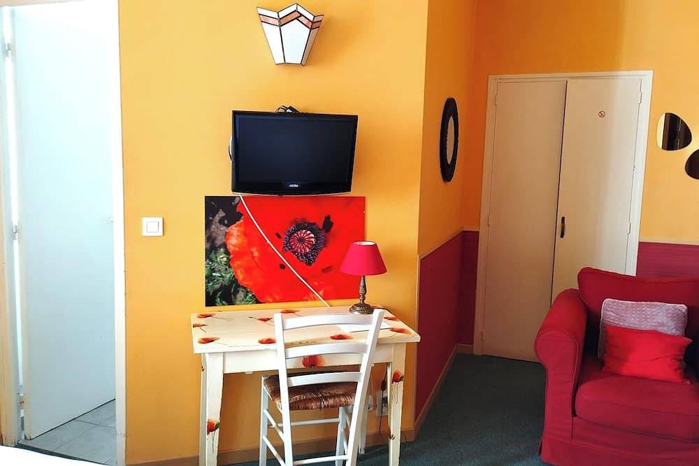 Town Center Triple Room | Walk to Local Bistros | 1.8mi to Lake Swimming Basin in Digne-les-Bains, Alpes-de-Haute-Provence