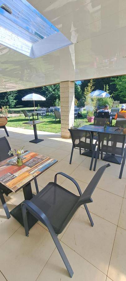 Location de vacances pour 6 personnes, avec vue et jardin ainsi que piscine et terrasse, animaux acceptés à Banassac - 4