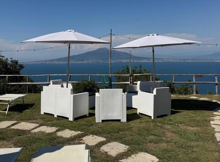 Gîte pour 12 personnes, avec jardin ainsi que piscine et vue, adapté aux familles à Vico Equense - 3