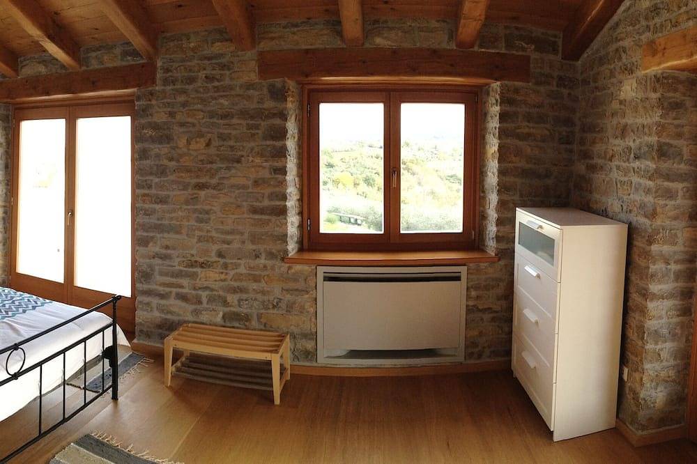 Restored Old Stone Farmhouse With Private Pool - Ideal For Families in Buje, Središnja Istra
