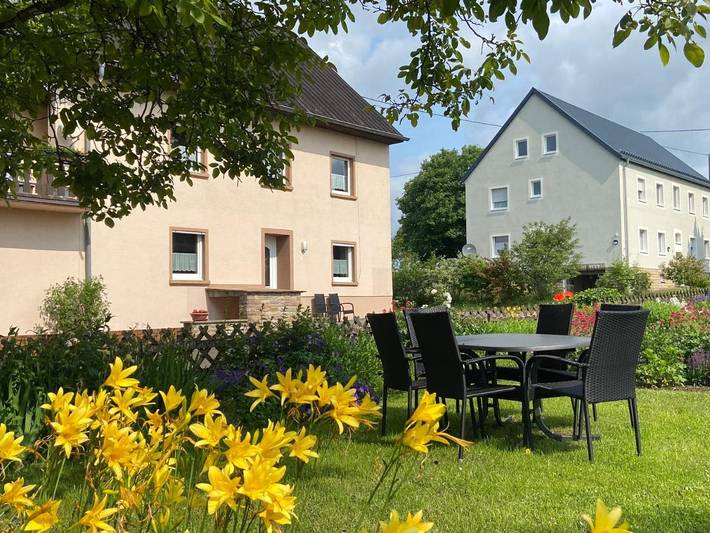 Ferienwohnung für 8 Personen, mit Garten und Terrasse sowie Ausblick