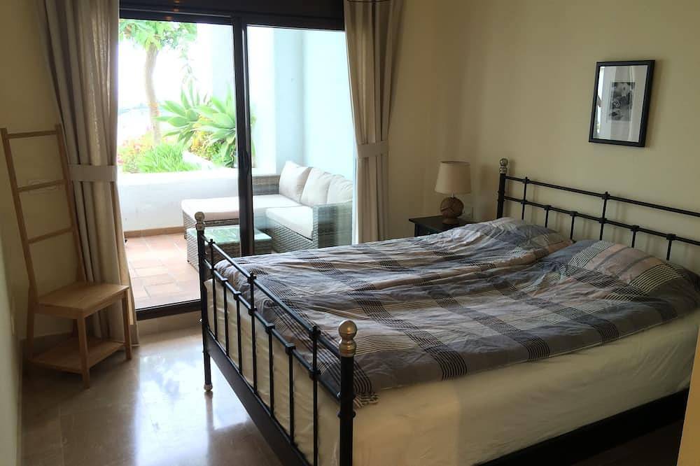 Hel lejlighed, Ferielejlighed for 4 personer med jacuzzi in Playa de La Alcaidesa, San Roque