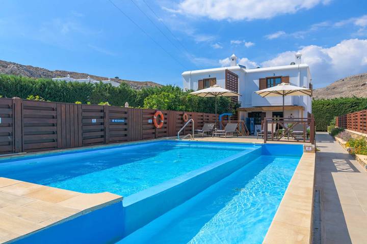 Ferienhaus für 4 Personen, mit Balkon und Terrasse sowie Pool