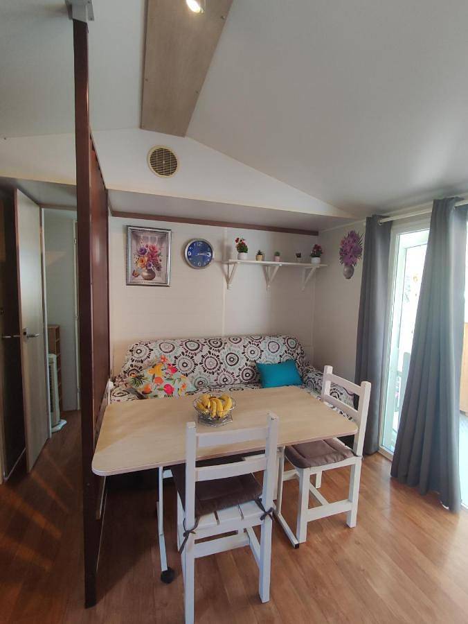 Camping pour 4 personnes, avec jardin ainsi que vue et terrasse à Marseillan - 2