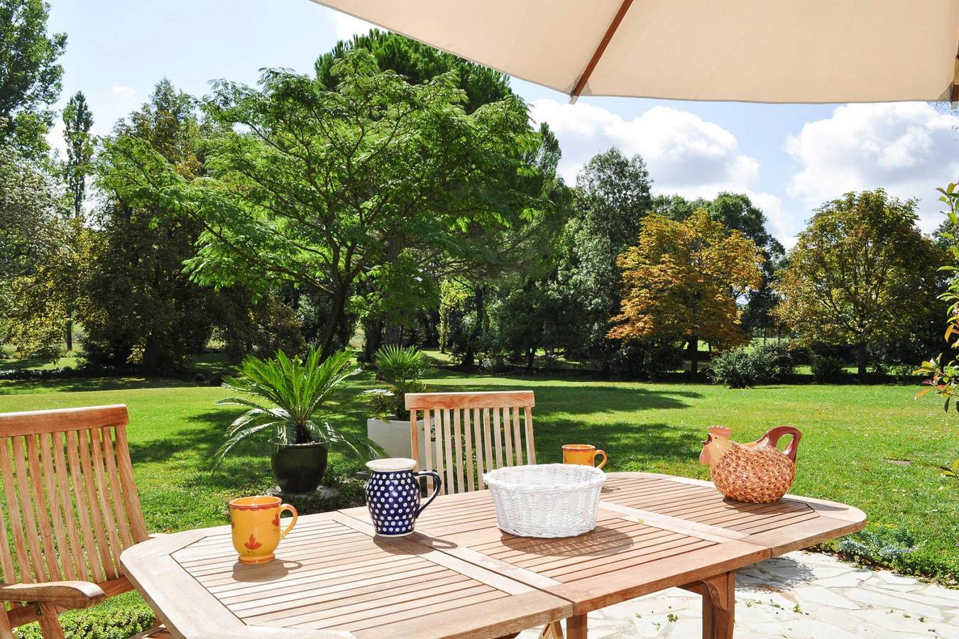 Charmante Maison en Pierre avec Terrasse in Lussan, Région de Nîmes