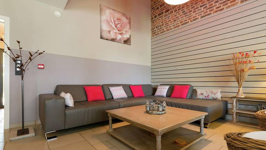 Vakantiehuis voor 14 personen, with tuin and sauna as well as whirlpool and terras, met huisdier in Marche-en-Famenne