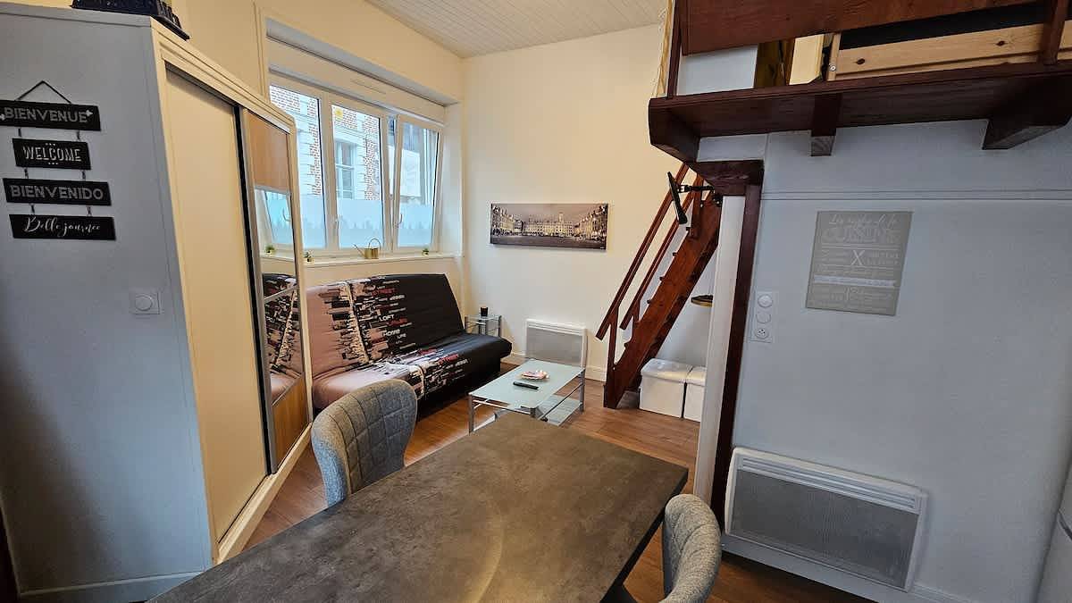 Studio entier, Old Arras studio avec mezzanine in Arras, Région d'Arras