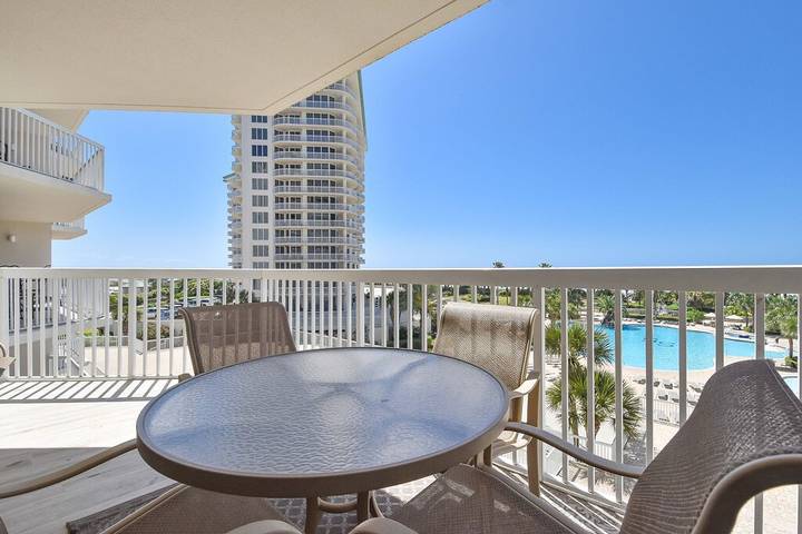 Vacation apartment for 8 people, with hot tub and pool as well as balcony the Florida Panhandle