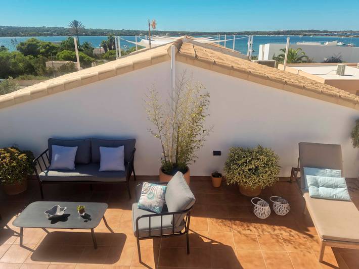 Apartamento entero, 'Edificio Can Sord Apartamento Nº 2' con vistas al mar, terraza y Wi-Fi in La Savina, Formentera