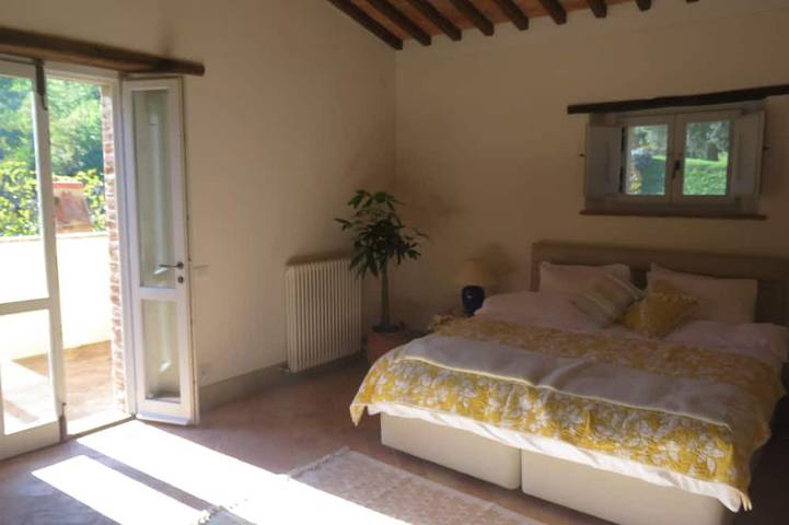 Exquisitely restored pool villa, spacious, v.private yet steps frm local village in Lisciano Niccone, Valtiberina