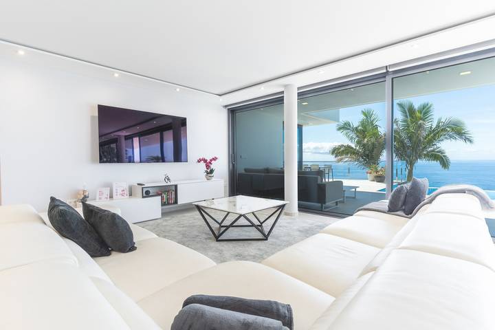 Location de vacances pour 12 personnes, avec vue sur l’océan ainsi que piscine et jardin à Ponta do Sol - 3