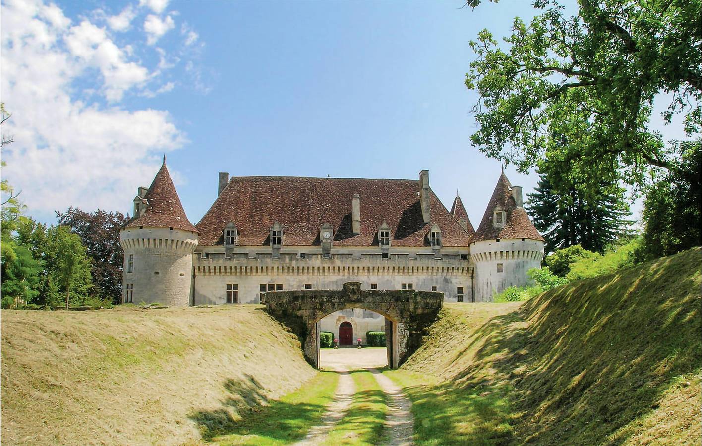 Paradis au bord de la piscine : Une escapade élégante à Saint-Martin in Saint-Martin-des-Combes, Périgord Pourpre